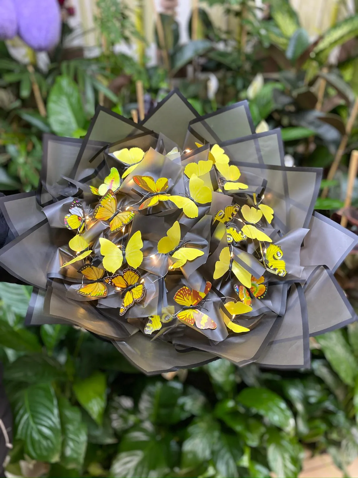 Kelebek Işıklı Buketi