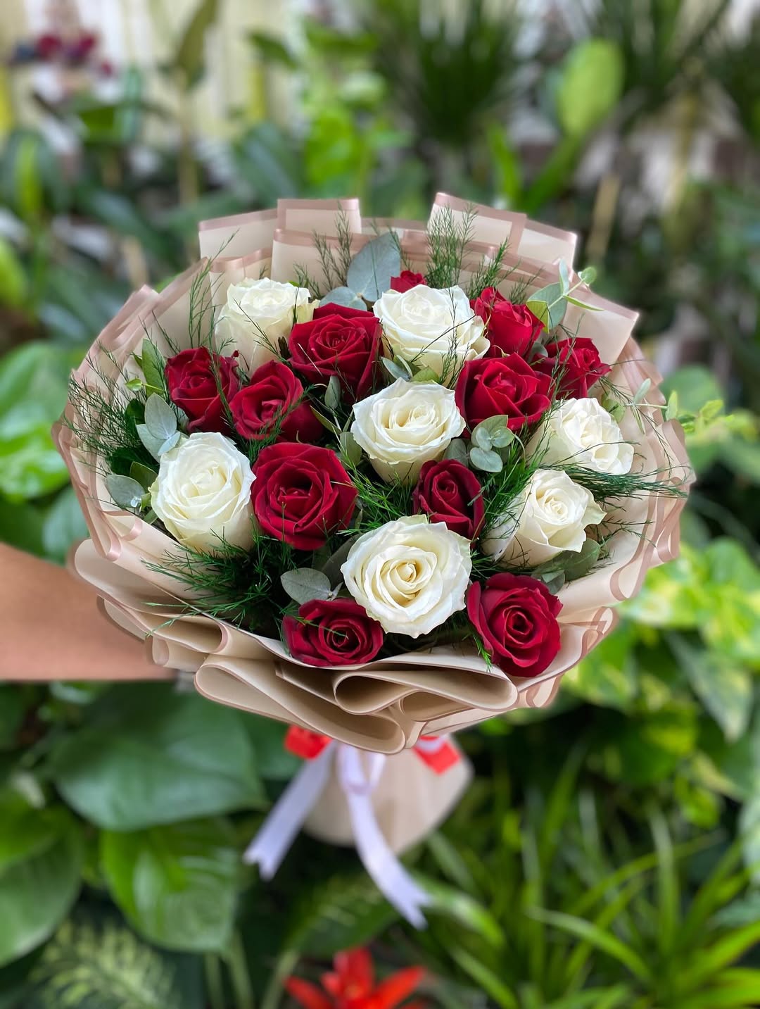 Beyaz Kırmızı Gül Buketi
